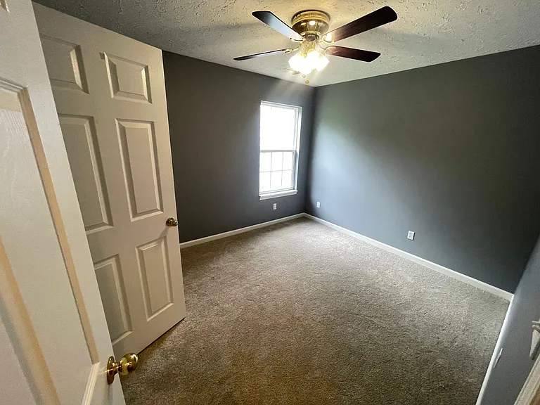 121 Spencer Ct — Photo 15