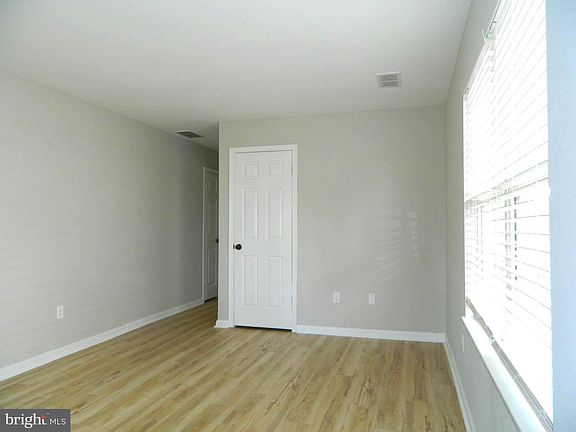 5th image of 420 Morris St