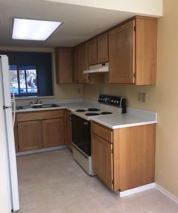 5th image of 2538 Siskiyou Blvd