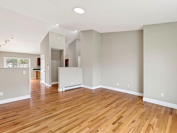 3rd image of 34 Maurice Way