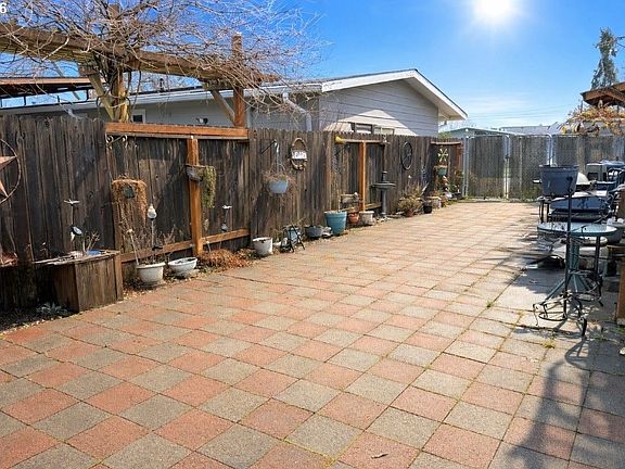 2nd image of 126 Woodlane Dr