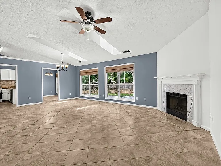 3035 Camelot Woods Dr — Photo 4