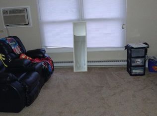 2309 Fairland Dr APT 4, Sycamore, IL 60178