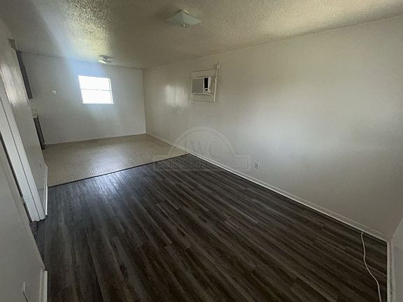3rd image of 207 W Avenue A