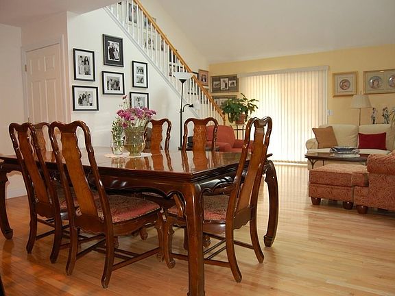 5th image of 117 Hillside Village Dr