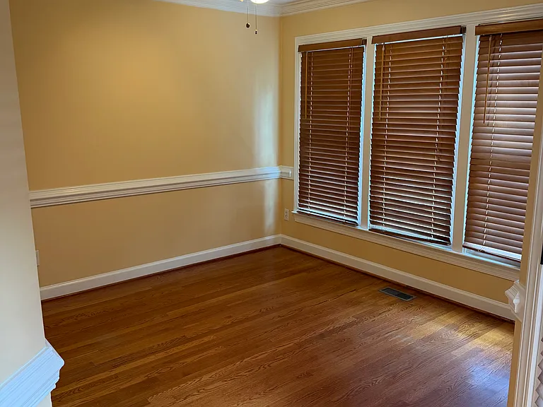 504 Thorngate Rd — Photo 5