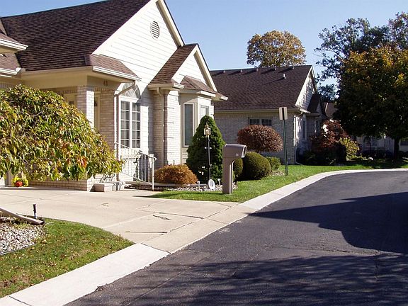 4th image of 42 Hickory Ct