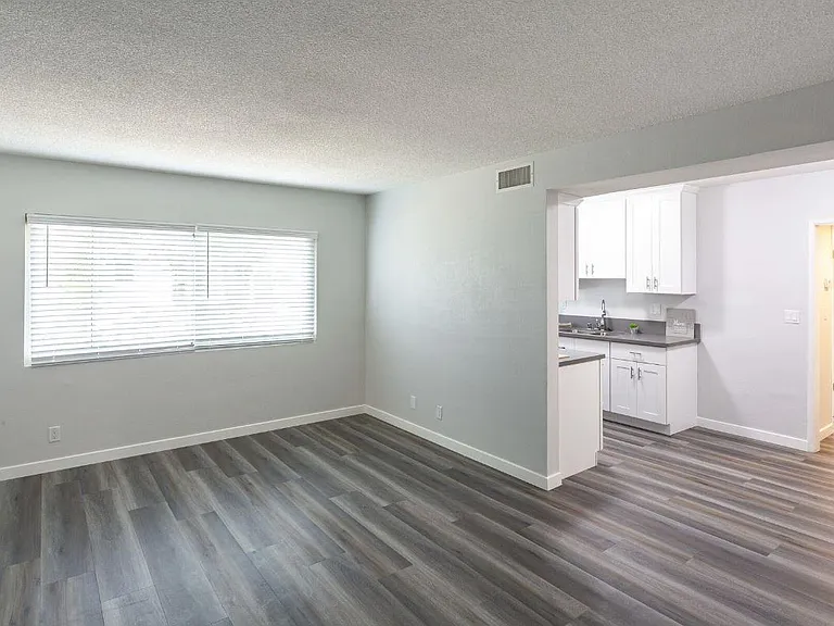 232 W Olive St — Photo 2