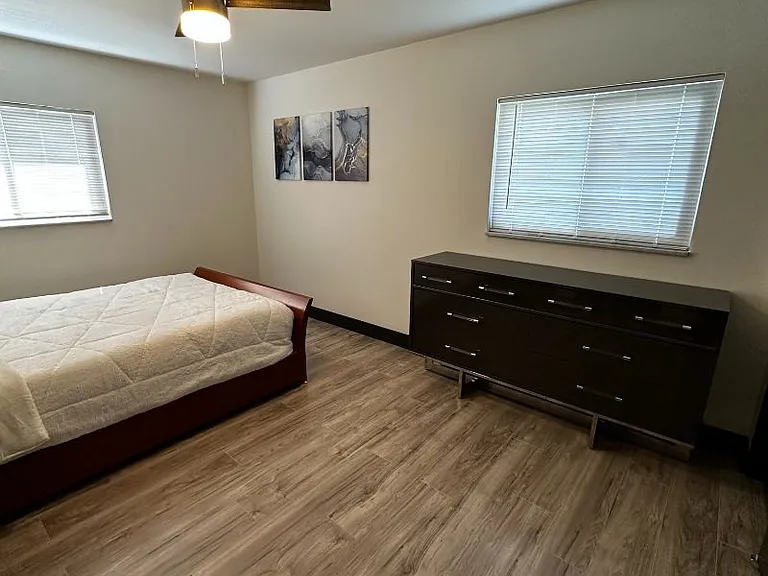921 Regina Ave — Photo 13