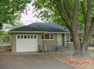 218 N 2nd St, Talent, OR 97540