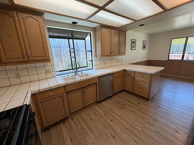 144 Jeffrey Dr — Photo 5