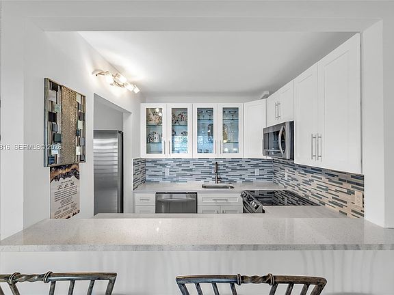 4th image of 1116 Cambridge E #1116