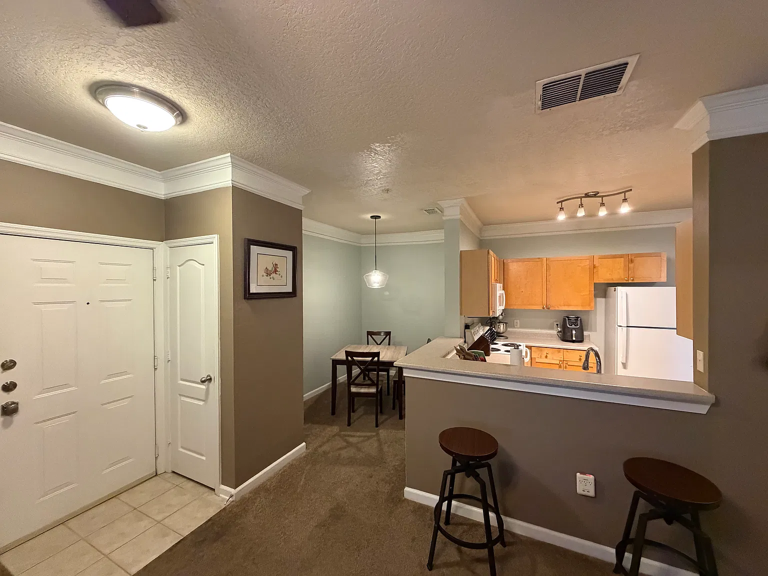 1 bed, 765 sqft, $1,400 — Photo 3
