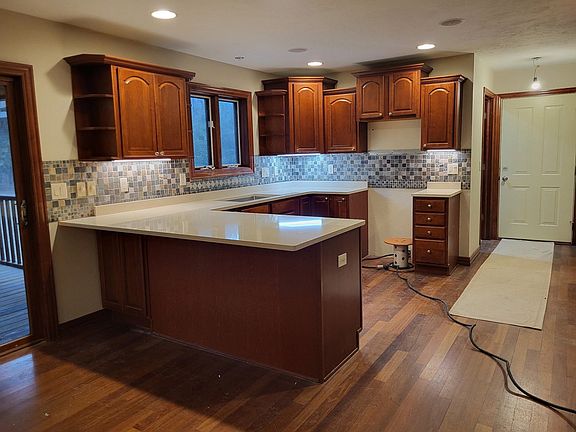 3rd image of E1400 Stratton Lake Rd