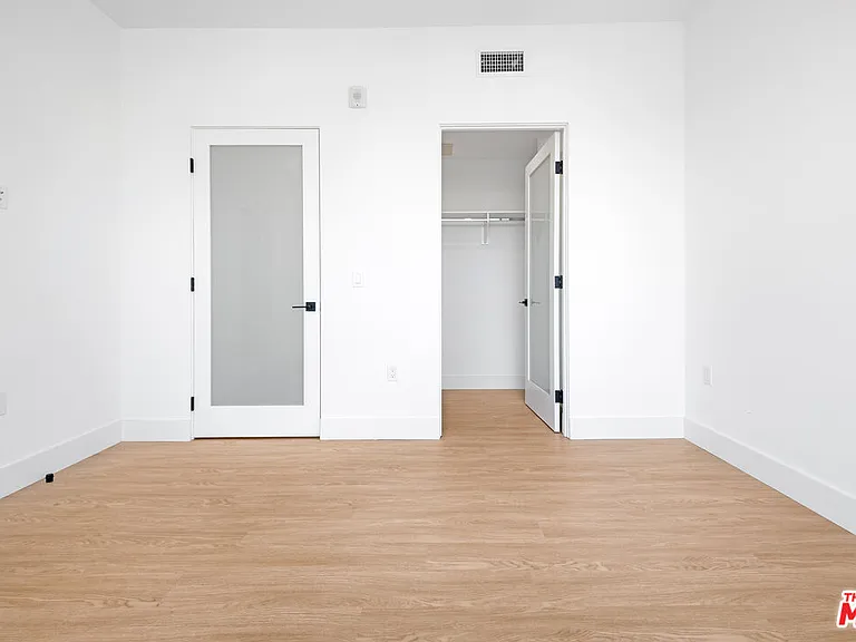 8555 Colgate Ave #402 — Photo 9