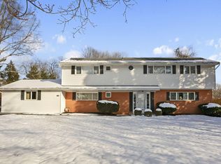 844 Village Dr, Newark, OH 43055