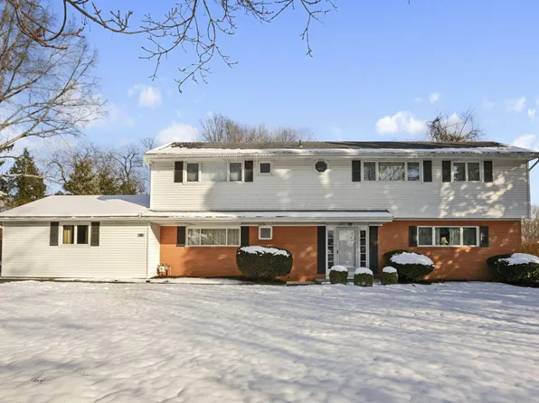 844 Village Dr, Newark, OH 43055