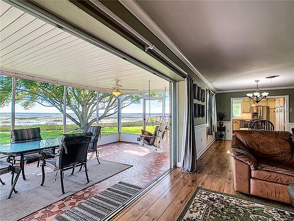 3rd image of 528 Sunshine Dr