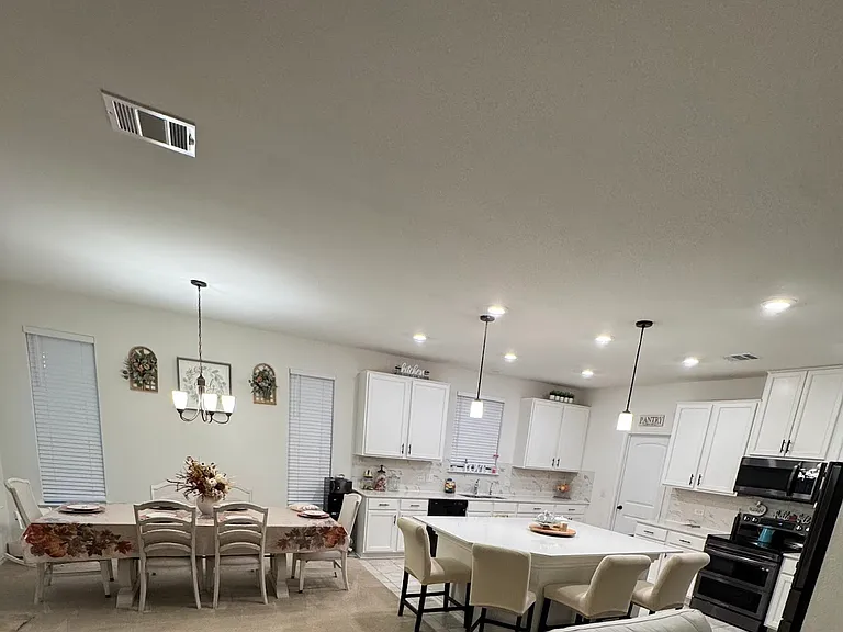 405 Los Cobos Ln — Photo 7