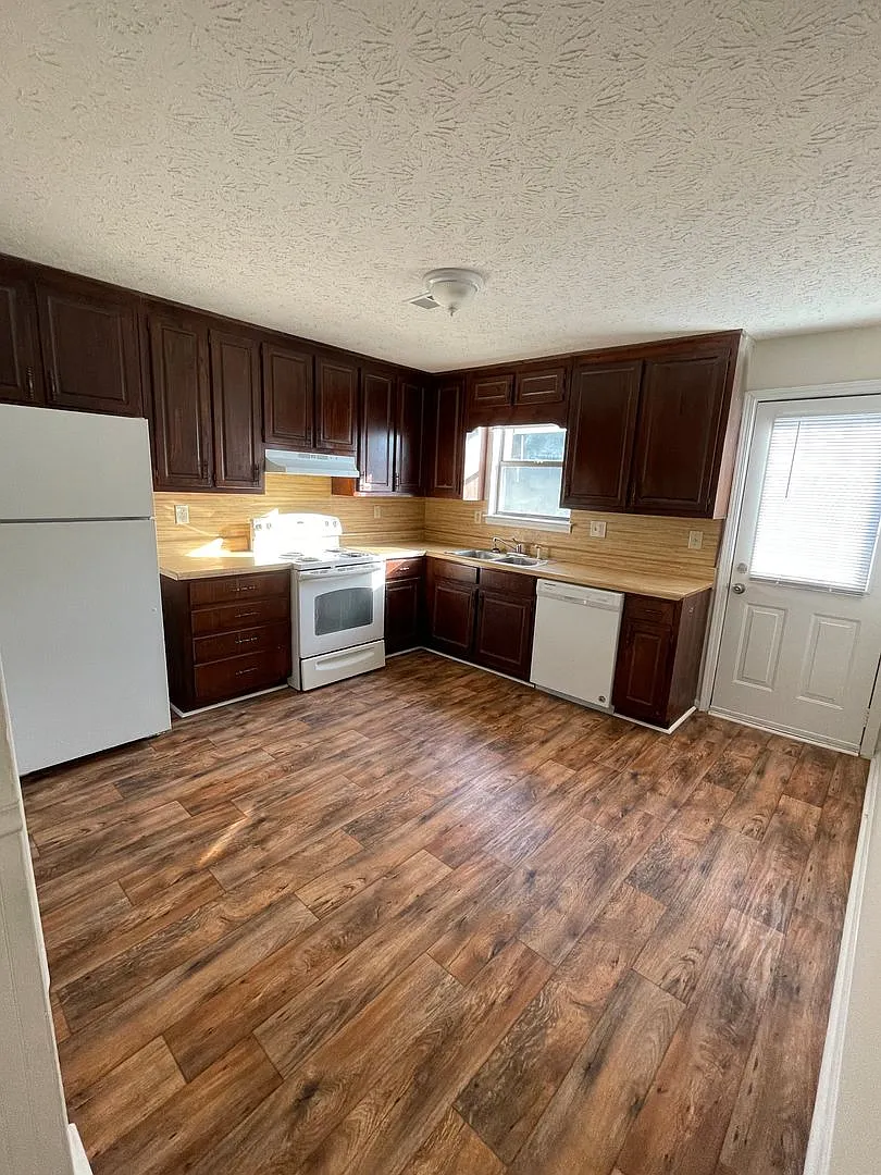 6845 6849 6853 Selman Drive, LLC — Photo 4