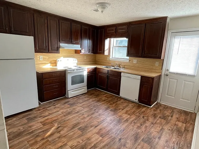 8821 W Hills Ct — Photo 5