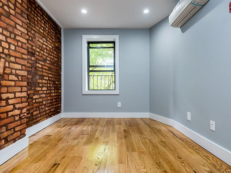 129 Ryerson St #1 — Photo 10