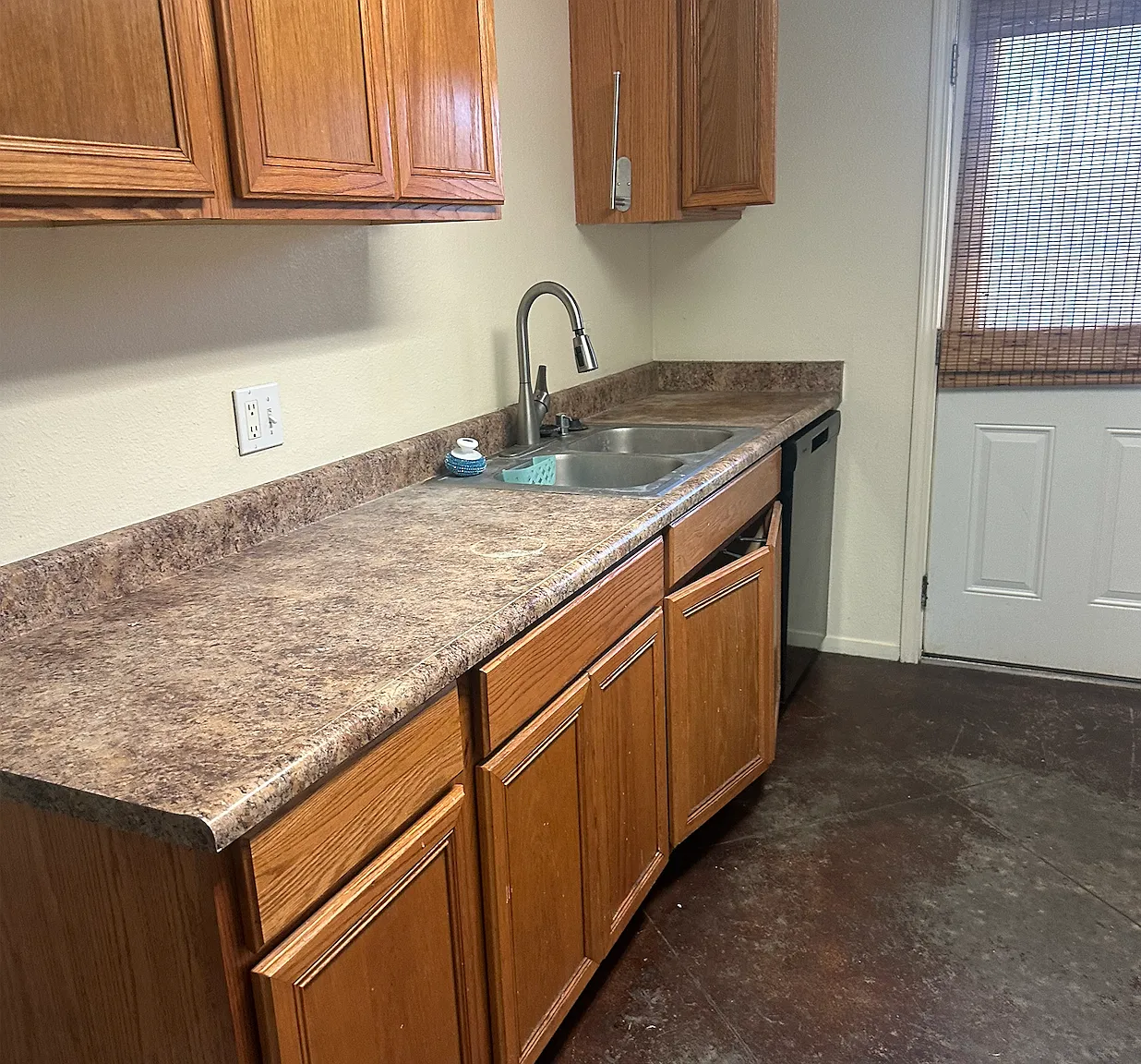 3 bed, 1200 sqft, $2,000 — Photo 2