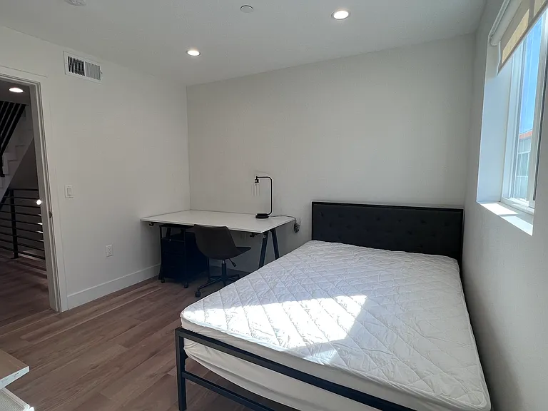 1224 W 37th Pl — Photo 53