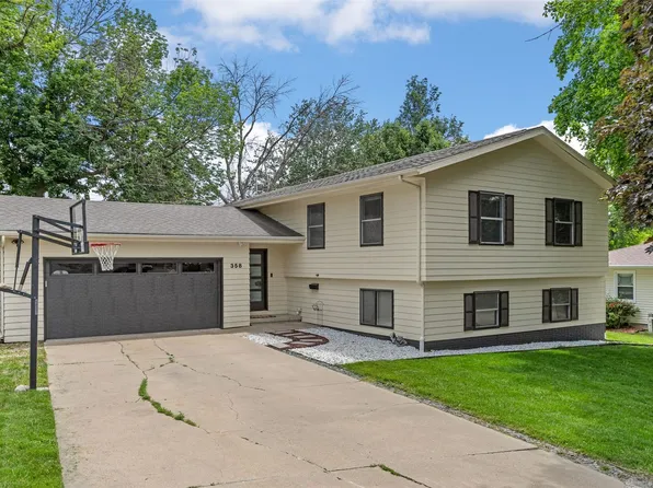 358 31st St SE, Cedar Rapids, IA 52403
