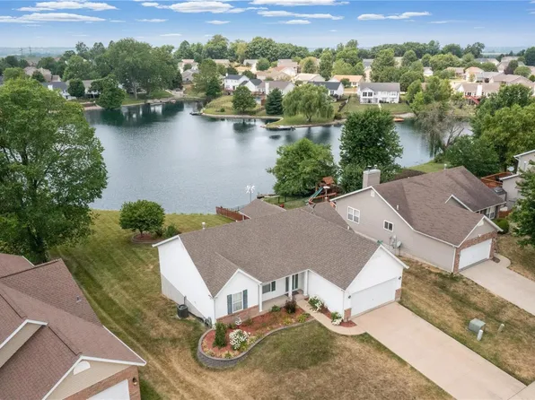 2817 Lake Side Dr, Columbia, IL 62236