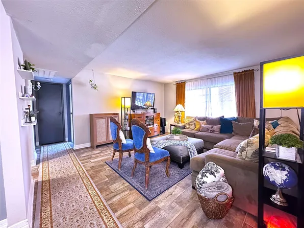 10110 Forum West Dr APT 421, Houston, TX 77036