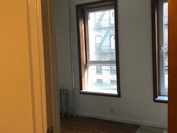 3rd image of 6112 Woodbine St #2R