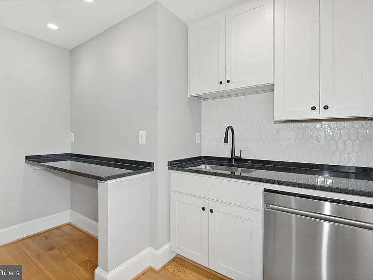 11 S Madison St #203 — Photo 5