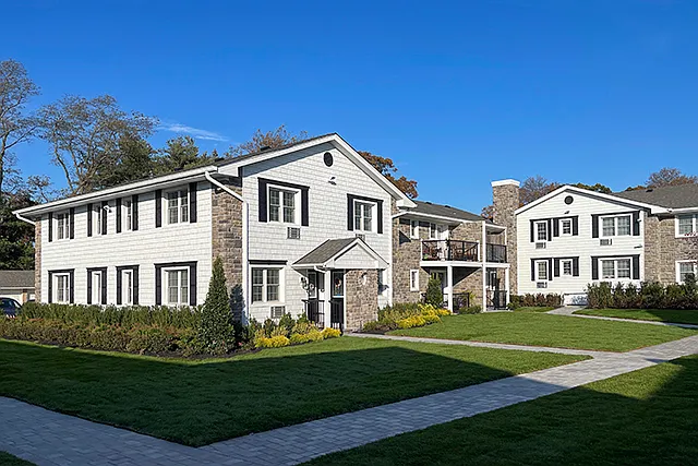 Fairfield Townhouses At Massapequa — Photo 17
