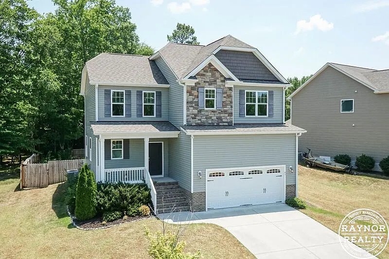 4 bed, 2.5 bath, 1976 sqft, $2,250 — Photo 2