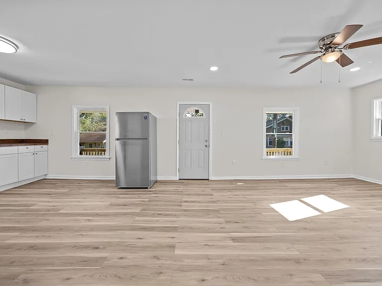 1005 E Russell Ave — Photo 12