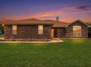 3910 View Point Dr, Granbury, TX 76048