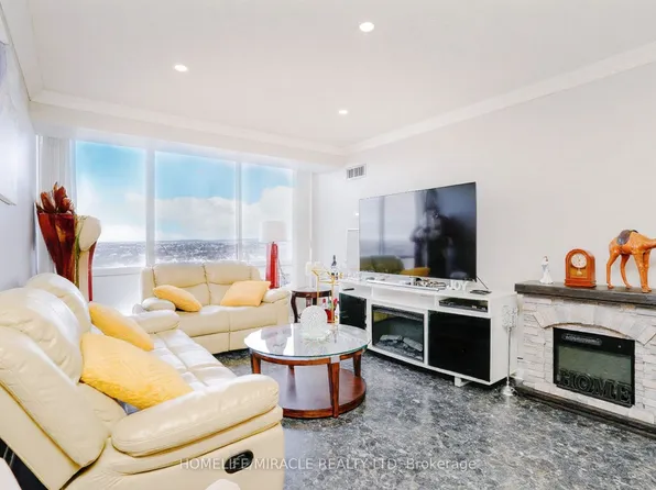 26 Hanover Rd #1705, Brampton, ON L6S 4T2