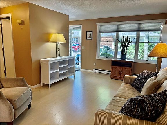 4th image of 32 W Castle Way #A