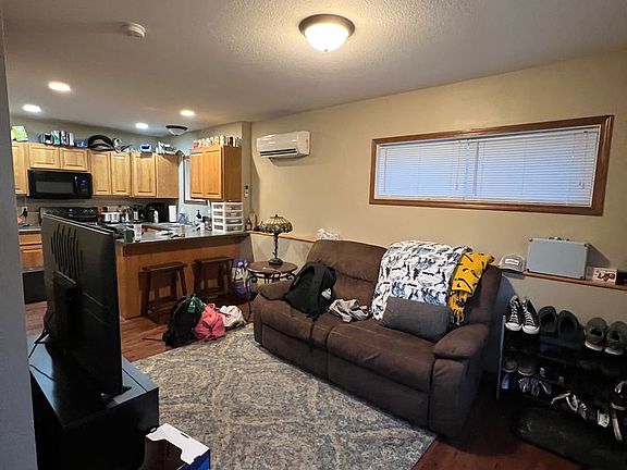 3rd image of 216 James Ave #3
