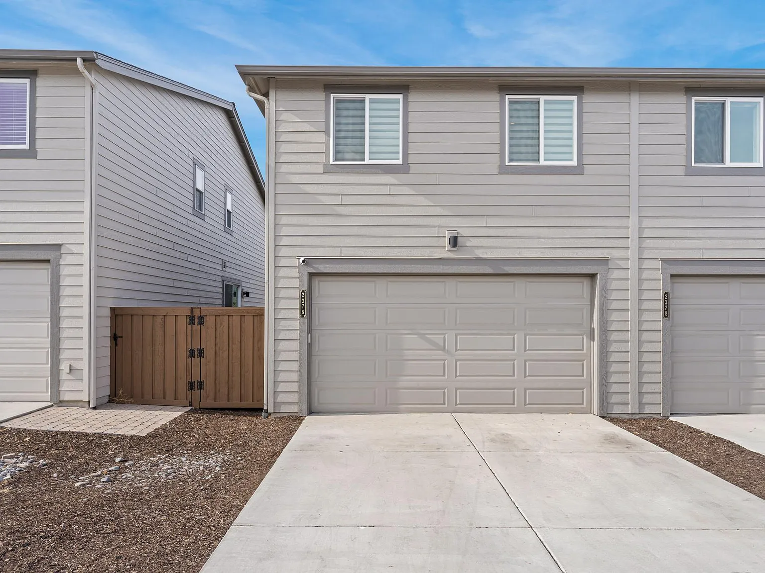 3 bed, 2.5 bath, 1450 sqft, $3,200 — Photo 2