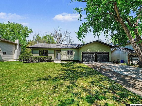 3rd image of 2940 Leawood Dr