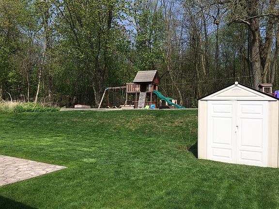 3rd image of 4890 Pine Hill Dr