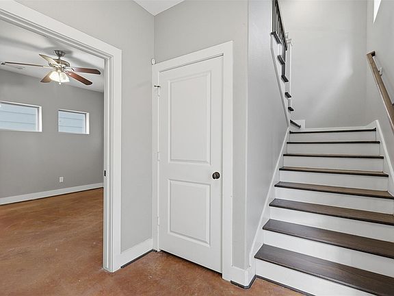 3rd image of 2903 Blodgett St