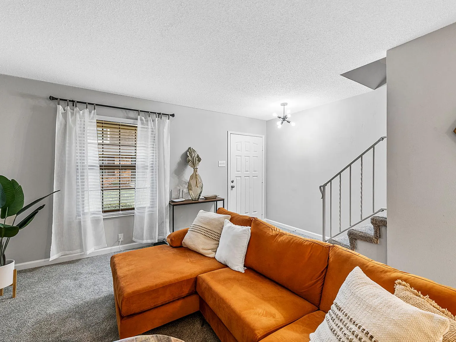 2 bed, 1.5 bath, 1088 sqft, $2,395 — Photo 3