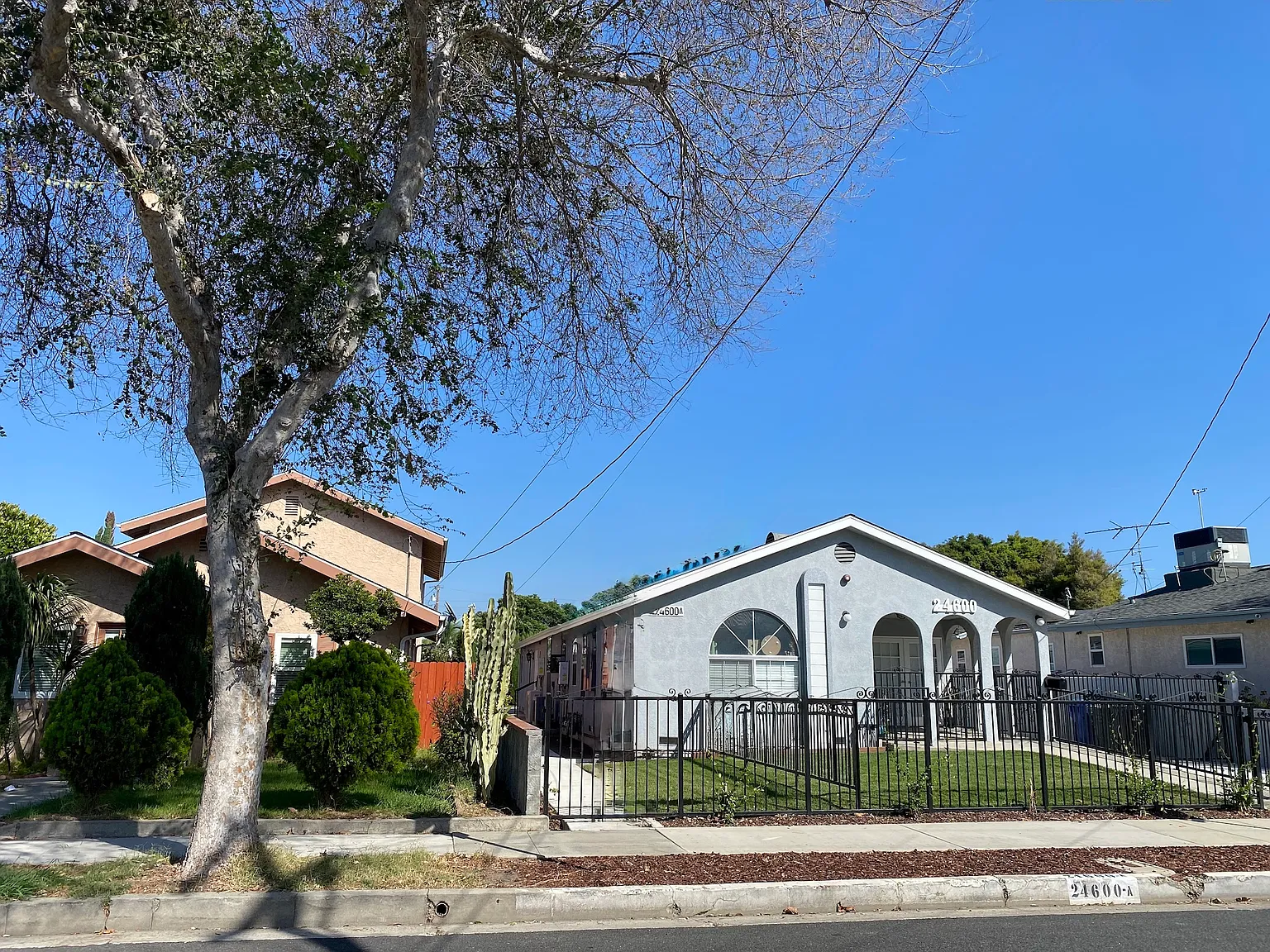3 bed, 1050 sqft, $3,495 — Photo 2