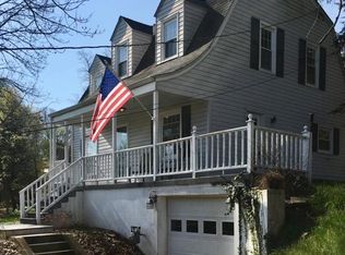 910 Woodland Ave SW, South Charleston, WV