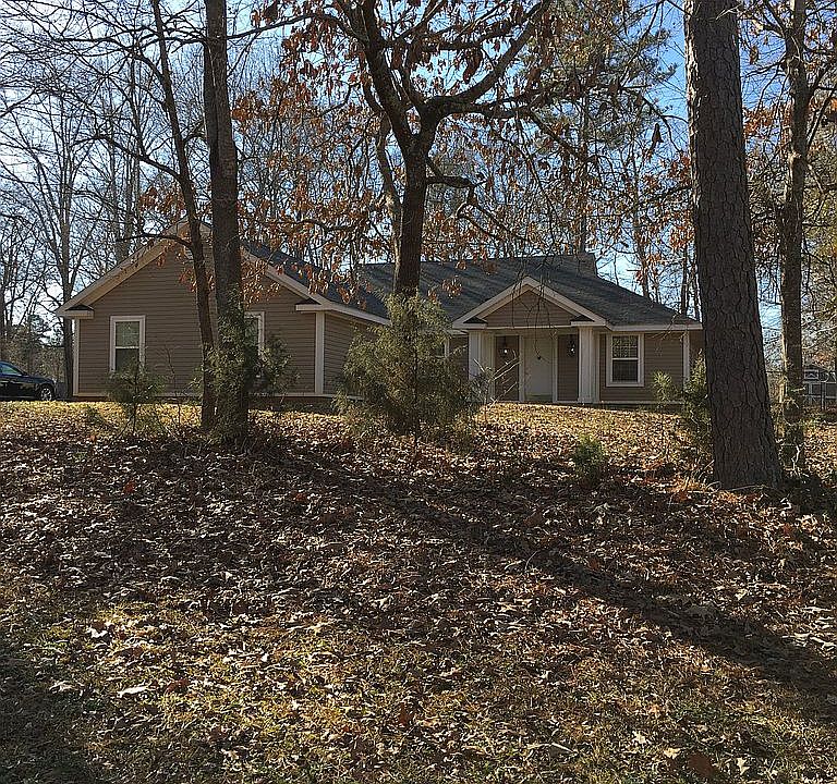 1st image of 325 Woods Ln