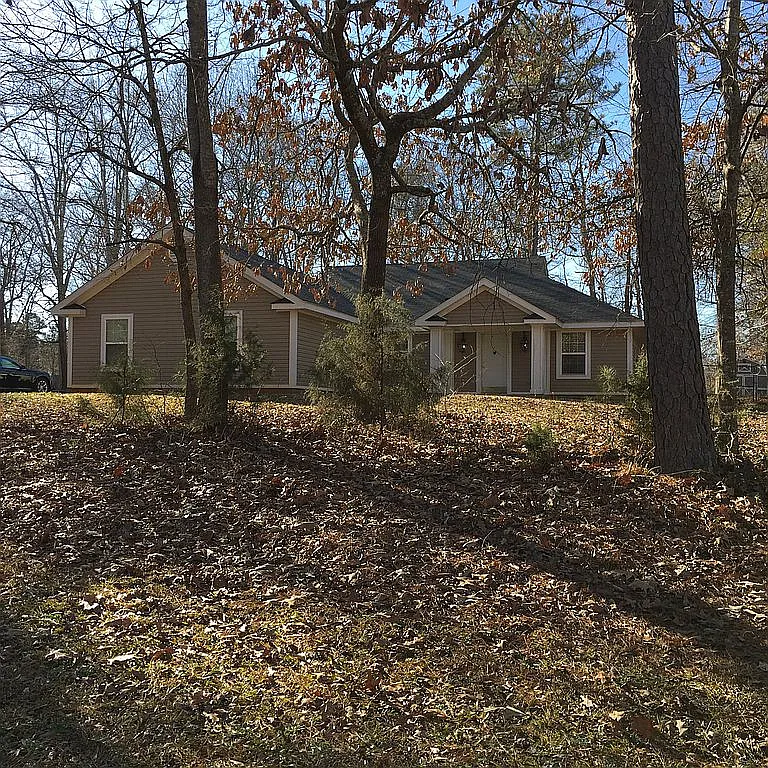 325 Woods Ln photo 1