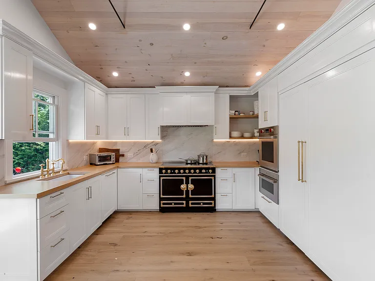 11 Shinnecock Rd — Photo 16
